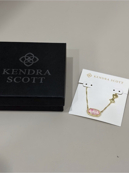 Kendra Scott Jewelry - Kendra Scott Gold Necklace with Light Pink Oval Stone
